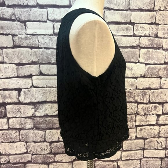Banana Republic Black Lace Fully Lined Sleeveless Blouse Size Medium - Picture 6 of 7